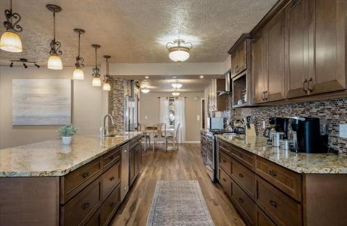 Cliff - Cannon House | Theatrical Escape South Hill Home near Downtown