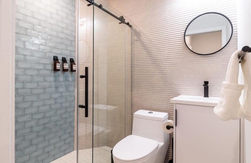 Gayborhood Apartment | Thena Hotel - Beautiful 1 Bedroom