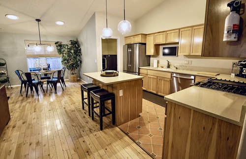 Mountain View House | Theraputic Hot Tub, Fenced Back Yard, Pet Friendly