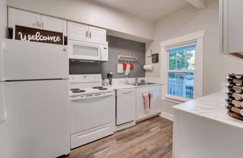 Northtown Condo | TheSuiteOne @ The Garland Suites