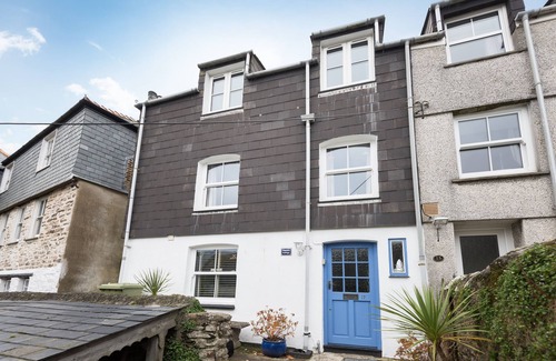 Mevagissey Cottage | Thimble cottage , sea, harbour and village views ,courtyard ,Wi-fi, logburner