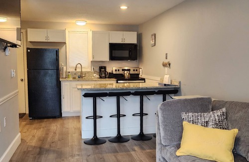Gilford Condo | Third-floor resort condo with pool & tennis, walk to Lake Winnipesaukee beach