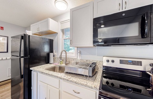 Gilford Condo | Third-floor resort condo with pool & tennis, walk to Lake Winnipesaukee beach