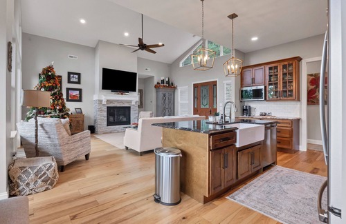 Townsend House | This amazing home has so much to offer ! located near the Great Smoky Mountains