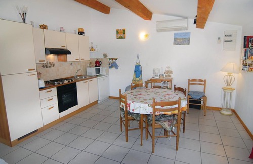 Mallemort Apartment | This apartment, completely renovated in 2008, welcomes you in a large house.