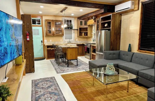 Lake Claire Apartment | This apartment is a 1 bedroom(s), 1 bathrooms, located in Atlanta, GA.