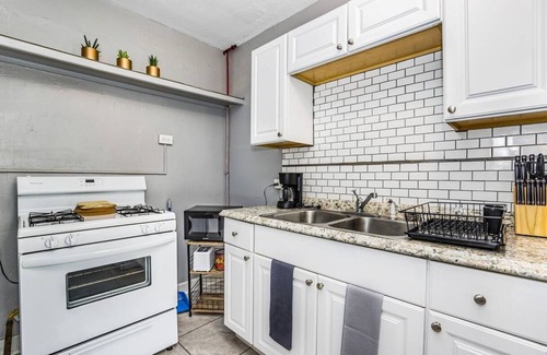 Midtown Apartment | This apartment is a 1 bedroom(s), 1 bathrooms, located in Detroit, MI.