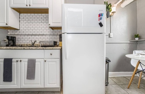Midtown Apartment | This apartment is a 1 bedroom(s), 1 bathrooms, located in Detroit, MI.