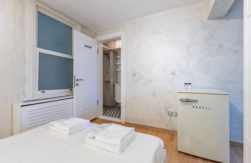 Arnavutkoy Apartment | This apartment is a 1 bedroom(s), 1 bathrooms, located in Beşiktaş, İstanbul.