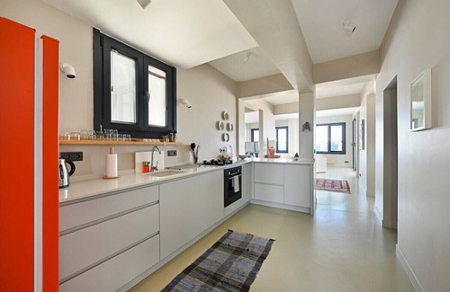 Moda Apartment | This apartment is a 2 bedroom(s), 1.5 bathrooms, located in Kadıköy, İstanbul.
