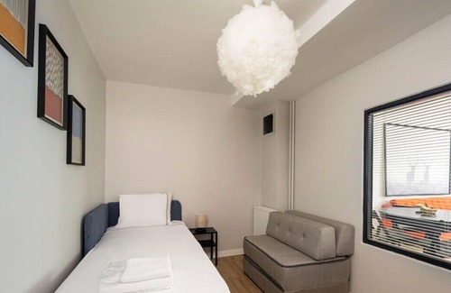 Osmanbey Apartment | This apartment is a 2 bedroom(s), 1 bathrooms, located in Şişli, İstanbul.