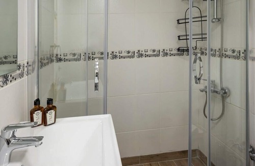 Osmanbey Apartment | This apartment is a 2 bedroom(s), 1 bathrooms, located in Şişli, İstanbul.