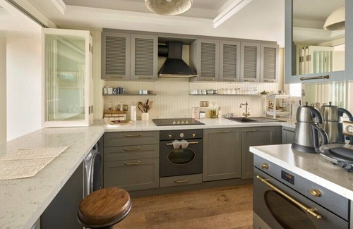 Arnavutkoy Apartment | This apartment is a 2 bedroom(s), 2 bathrooms, located in Beşiktaş, İstanbul.