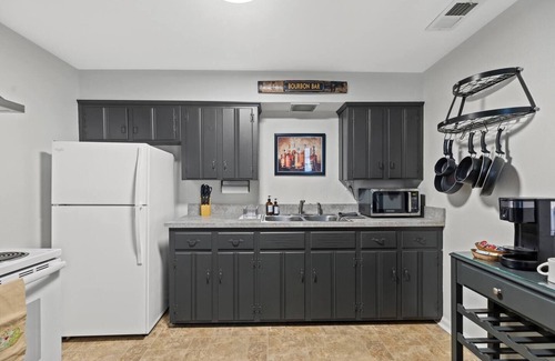 Frankfort Apartment | This apartment is a 2 bedroom(s), 1 bathrooms, located in Frankfort, KY.