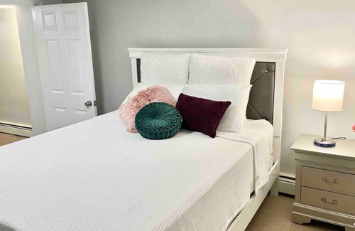 Williamsbridge Apartment | This apartment is a 2 bedroom(s), 1 bathrooms, located in The Bronx, NY.
