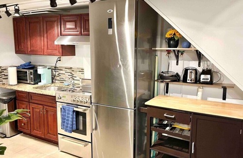 Williamsbridge Apartment | This apartment is a 2 bedroom(s), 1 bathrooms, located in The Bronx, NY.
