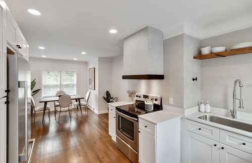 Oak Park Apartment | This apartment is a 4 bedroom(s), 2 bathrooms, located in Oak Park, MI.