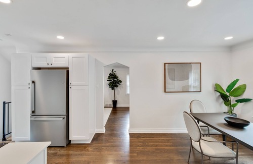 Oak Park Apartment | This apartment is a 4 bedroom(s), 2 bathrooms, located in Oak Park, MI.
