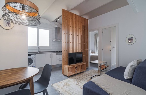 Sants Apartment | This apartment is a 2 bedroom(s), 1 bathrooms, located in Barcelona, Catalunya.
