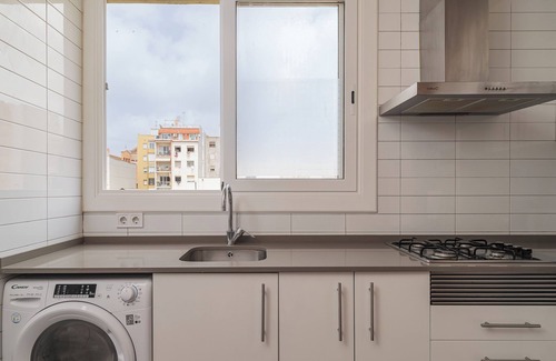 Sants Apartment | This apartment is a 2 bedroom(s), 1 bathrooms, located in Barcelona, Catalunya.