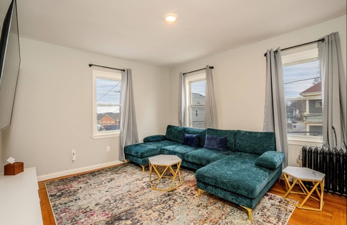 Wanskuck Apartment | This apartment is a 4 bedroom(s), 2 bathrooms, located in Providence, RI.