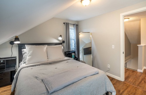 Wanskuck Apartment | This apartment is a 4 bedroom(s), 2 bathrooms, located in Providence, RI.
