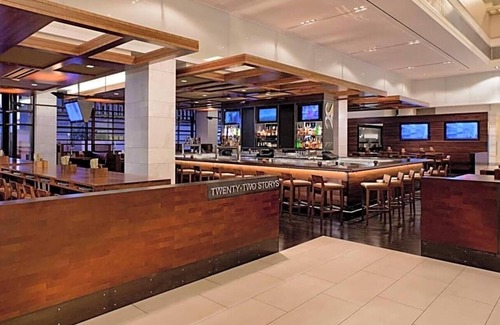 Peachtree Center Apartment | This Atlanta Hyatt Regency is 7 minutes’ walk from World of Coca-Cola and the Georgia Aquarium .