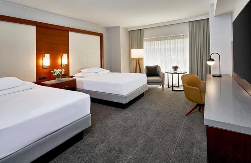 Peachtree Center Apartment | This Atlanta Hyatt Regency is 7 minutes’ walk from World of Coca-Cola and the Georgia Aquarium .