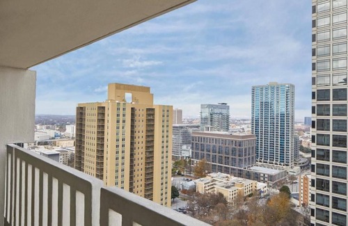 Peachtree Center Apartment | This Atlanta Hyatt Regency is 7 minutes’ walk from World of Coca-Cola and the Georgia Aquarium .