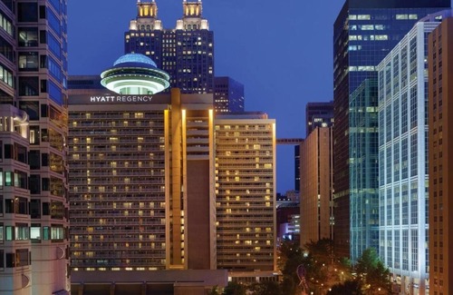 Peachtree Center Apartment | This Atlanta Hyatt Regency is 7 minutes’ walk from World of Coca-Cola and the Georgia Aquarium .