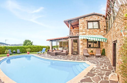 Valdovino Apartment | This authentic vacation apartment is located in a convenient location that guarantees privacy and re