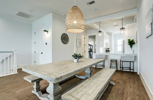 Galveston House | This Beachtown Townhome is the Perfect Getaway! 3 Bedroom 3 Bath