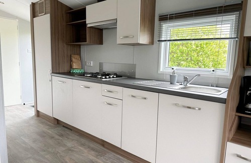 Sint Maarten House | This brand new chalet is located on the edge of the park with a view of the meadows and the Valkogerdijk. It has an enclosed garden with a lovely terrace.