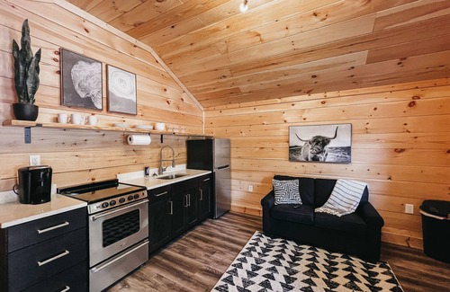 Hartwell RV Rental | This campground is a 1 bedroom(s), 1 bathrooms, located in Hartwell, GA.