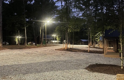 Hartwell RV Rental | This campground is a 1 bedroom(s), 1 bathrooms, located in Hartwell, GA.