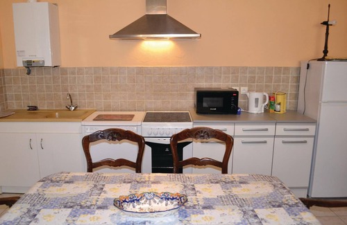 Canals House | This charming cottage is located in a hamlet ideally situated to discover the countryside as well as