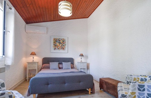 La Marana House | This charming house half is located only 50 m from the fine sandy beach Marana.