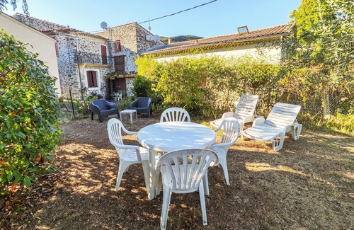 Berlou House | This charming house is the ideal place for a family vacation with experiences and relaxation.