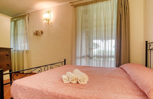 Scansano House | This classically furnished vacation home impresses with its outdoor areas.