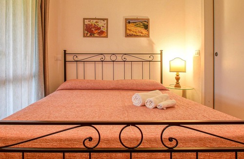 Scansano House | This classically furnished vacation home impresses with its outdoor areas.