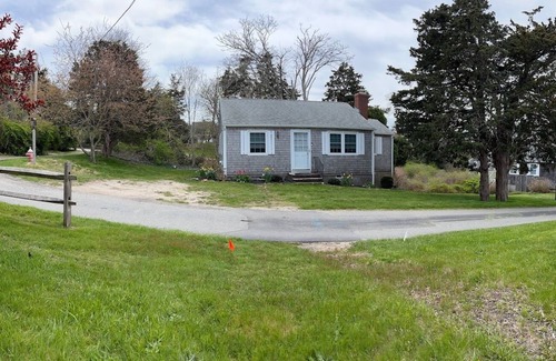 East Orleans House | This Cottage Delights in Nauset Heights. Near Mill Pond, Nauset Beach & Priscilla Beach