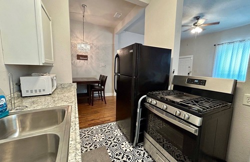 Government Hill Apartment | This duplex is a 1 bedroom(s), 1 bathrooms, located in San Antonio, TX.