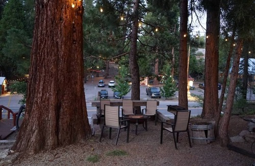 Dora Belle Apartment | This fourplex is a 0 bedroom(s), 1 bathrooms, located in Shaver Lake, CA.