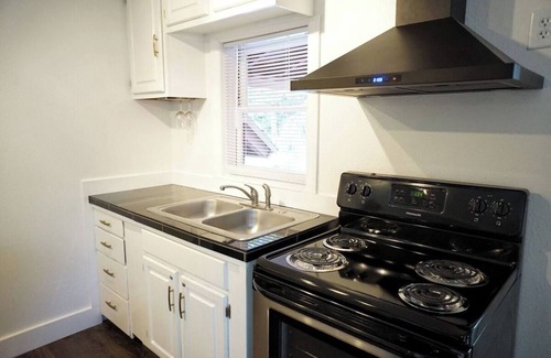 Shaver Lake Apartment | This fourplex is a 1 bedroom(s), 1 bathrooms, located in Shaver Lake, CA.