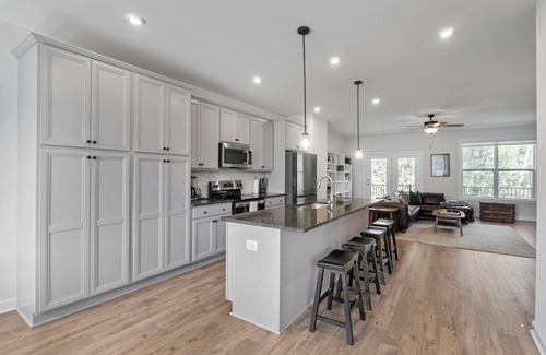 Rio House | This fully furnished, 3 bedroom/3.5 bath townhome immersed in the Belvedere neighborhood is less than 2 years old with all the updates and amenities on the interior for comfortable living.