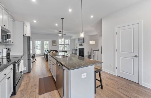 Rio House | This fully furnished, 3 bedroom/3.5 bath townhome immersed in the Belvedere neighborhood is less than 2 years old with all the updates and amenities on the interior for comfortable living.