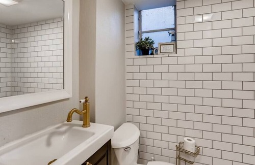 Baker Apartment | This guest suite is a 1 bedroom(s), 1 bathrooms, located in Denver, CO.