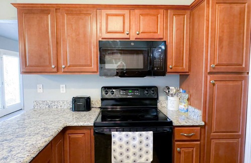 Business District Apartment | This guest suite is a 3 bedroom(s), 2 bathrooms, located in Oklahoma City, OK.