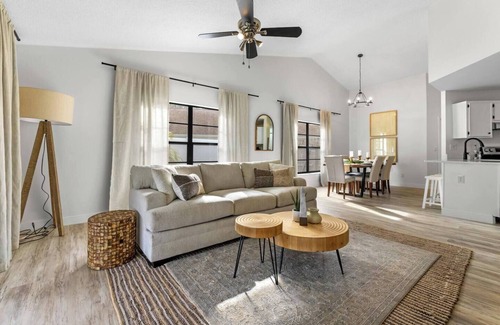 Brandon House | This home has 3 bedrooms with 6 beds and 2 bathrooms making it perfect for 9 guests!