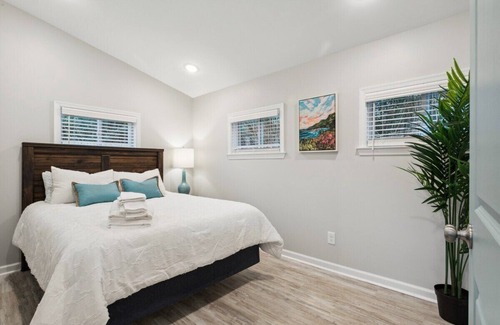 Buckroe Beach House | This house is a 1 bedroom(s), 1 bathrooms, located in Hampton, VA.